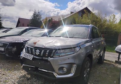 Suzuki Vitara 2023r, SALON. 1.5 HYBRID. AUTOMAT. Uszkodzony przód i prawy przód.