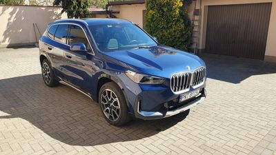 BMW X1 28i X-Drive, Kamery 360, HUD, Led Adaptive, Panorama, Navi RTi