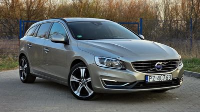 Volvo V60 D4 LIFT 2015r 181KM MOMENTUM, Alu 18, Bdb Stan, Bogata Wersja, OKAZJA