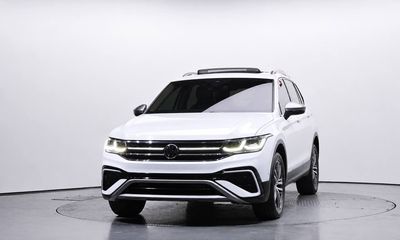 Volkswagen Tiguan R-line | TSI Prestige | Deep white