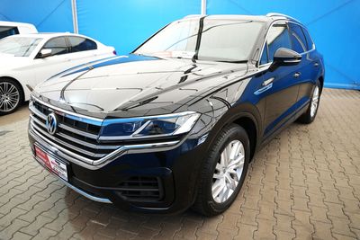 Volkswagen Touareg FullRlineHeadUpSkóraLedyPanoramaSamParkujeKameraElKlapaPneumatyka4x4